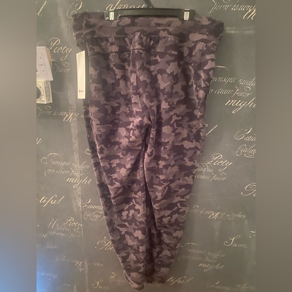 Lululemon “Close to Crossing” Long Sleeve Rulu Heritage Camo Leggings - Picture 1 of 3